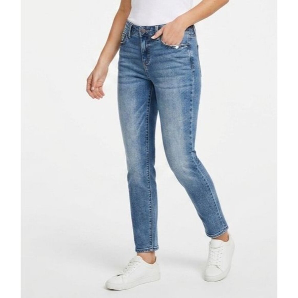 WHBM Everyday Soft Girlfriend Jeans Size 2 Mid Rise Blue Denim 30x27 Crop EUC